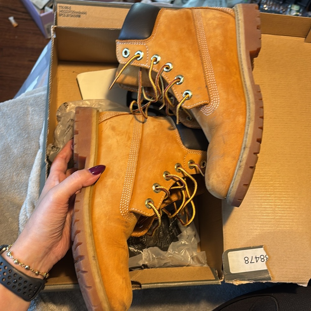 classic timberlands woman boots - Picture 2 of 5